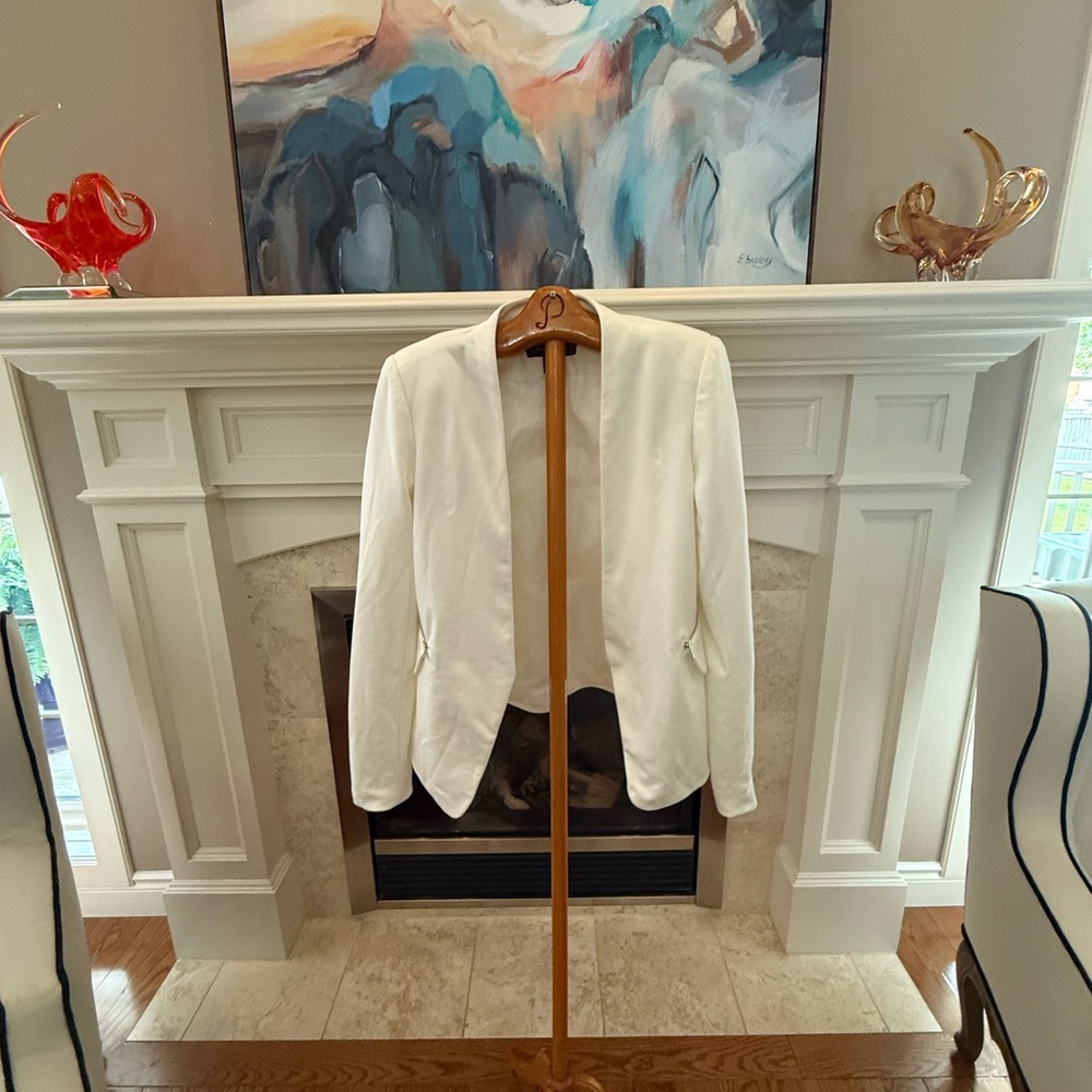 Cream Suzy Shier Blazer with 2 Side Zipper Pockets